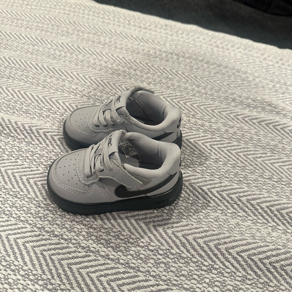 Nike Air Force Ones. - Picture 3 of 4